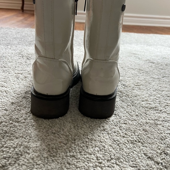 White boots - Picture 5 of 8